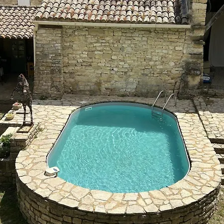 De Brel, La Maisonnette Holiday home *